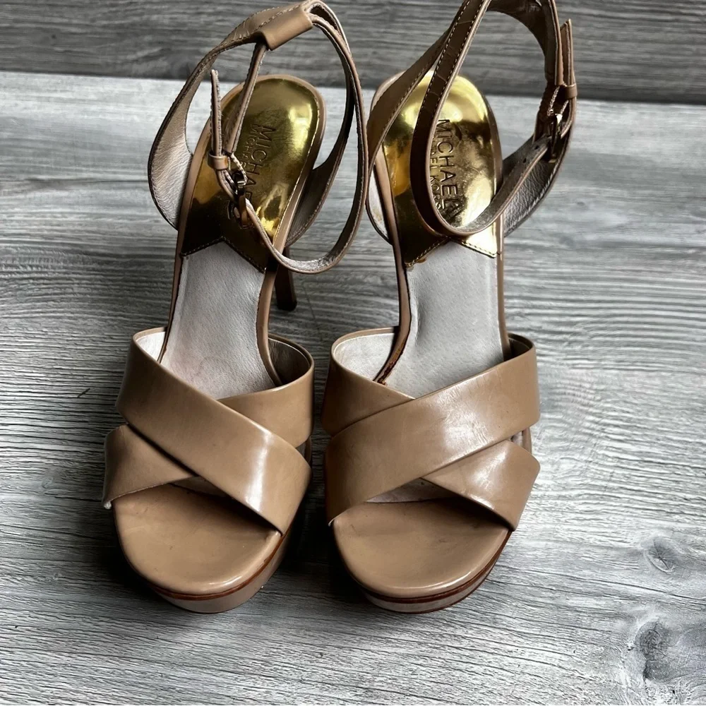 Michael Kors Gideon leather taupe beige platform strappy sandal heels size 7.5